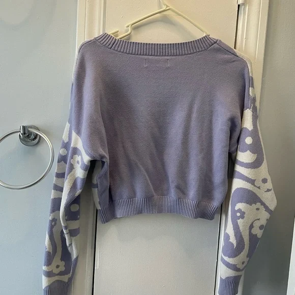 Hollister Floral Patterned Purple and Cream Sweater - Picture 2 of 3